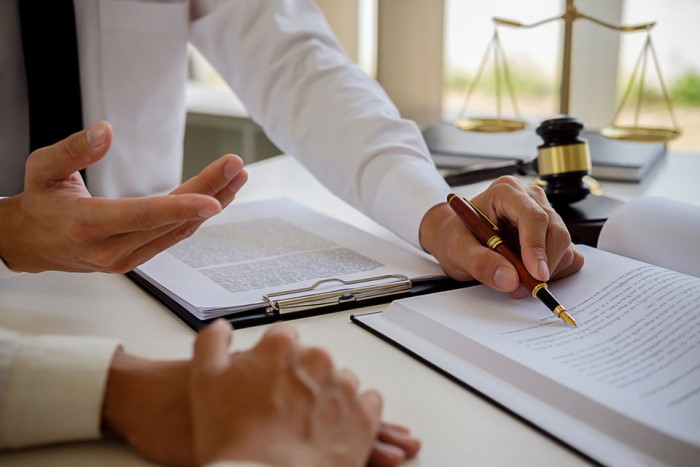 choose the right business law attorney